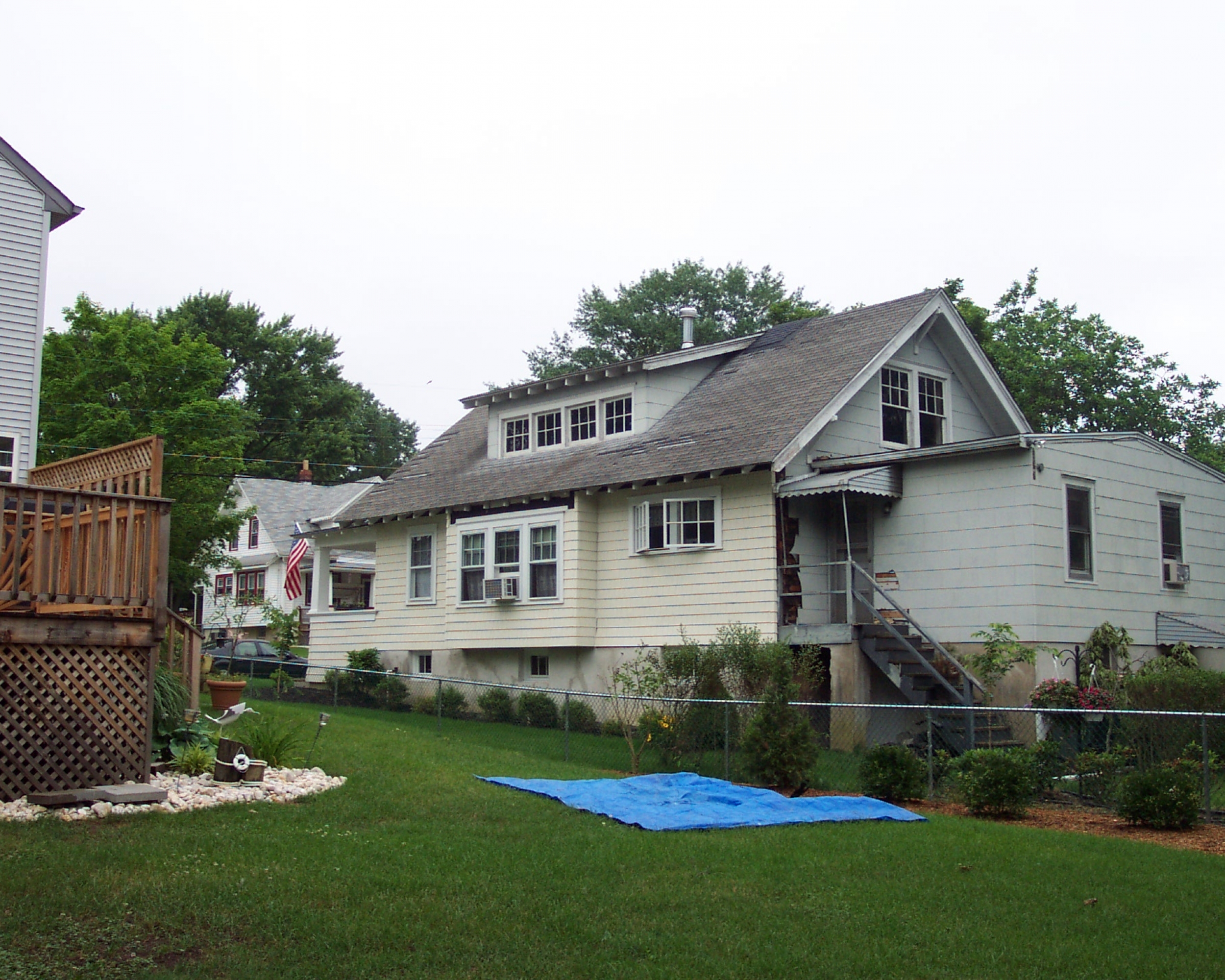Bungalow side back